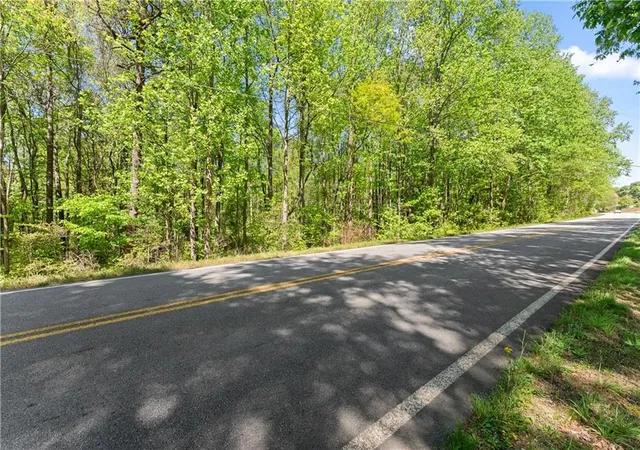 3rd image of 2 Woods Bridge Rd, Commerce, GA 30529 | MLS# 7790571