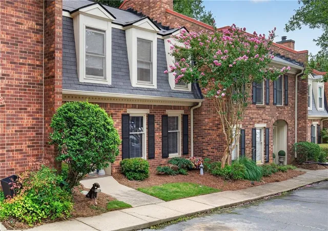 Photo 2 of Condo for sale at 3 Pendleton Pl NE, Atlanta, GA 30342 | MLS# 7818738 | Listing updated on 2026-10-08
