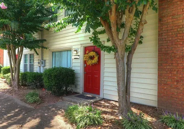1st image of 213 High Creek Dr, Roswell, GA 30076 | MLS# 7821642