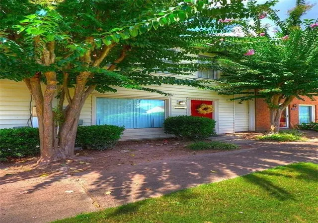 2nd image of 213 High Creek Dr, Roswell, GA 30076 | MLS# 7821642