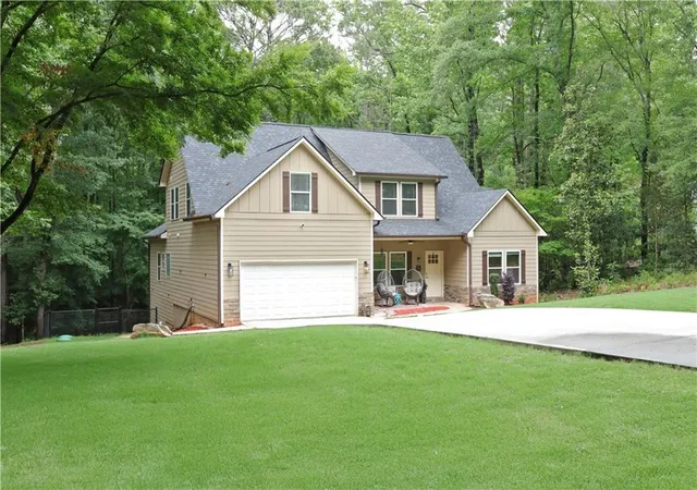 Homes for sale in Fayetteville, GA | 195 Bellevue Loop, Fayetteville, GA 30215 | MLS# 7775276