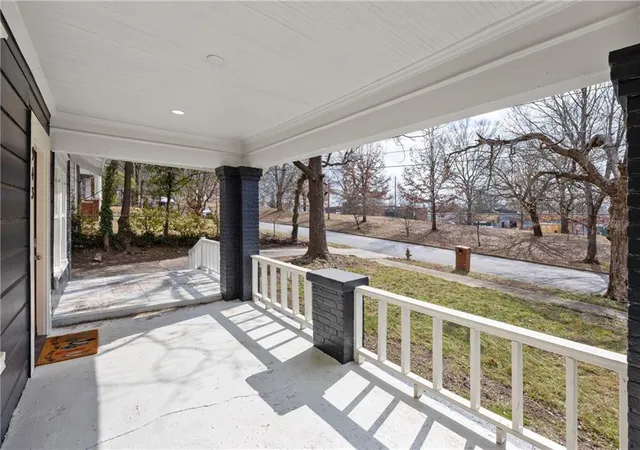 Photo 2 of Single family home for sale at 943 Rose Cir Sw, Atlanta, GA 30310 | MLS# 7818590 | Listing updated on 2026-08-29