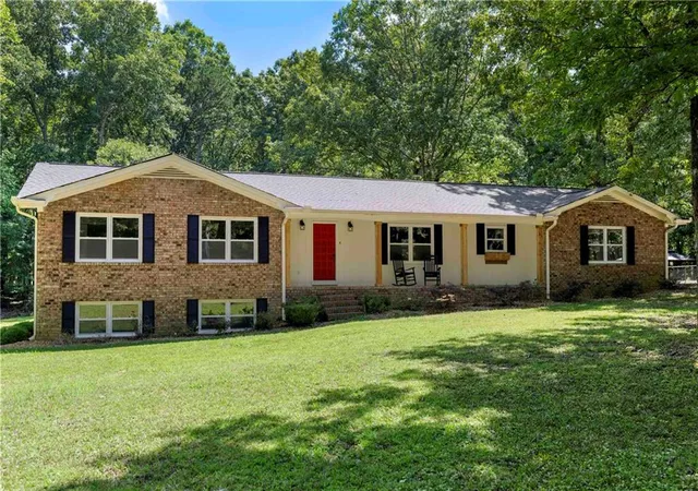 Photo 1 of Single family home for sale at 211 Race Horse Dr, Summerville, GA 30747 | MLS# 7828379 | Listing updated on 2026-08-29