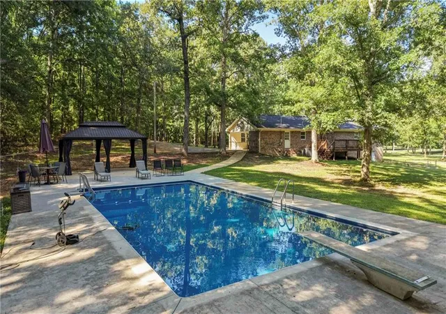 Photo 2 of Single family home for sale at 211 Race Horse Dr, Summerville, GA 30747 | MLS# 7828379 | Listing updated on 2026-08-29
