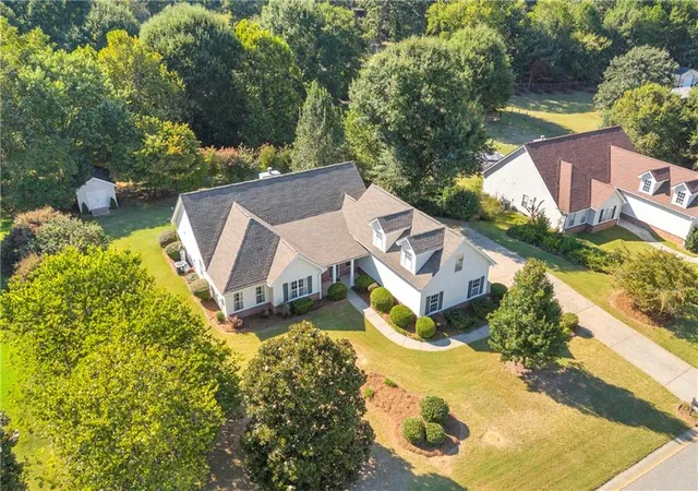 Photo 2 of Single family home for sale at 123 Berry Hill Lane, Hoschton, GA 30548 | MLS# 7829366 | Listing updated on 2026-08-29