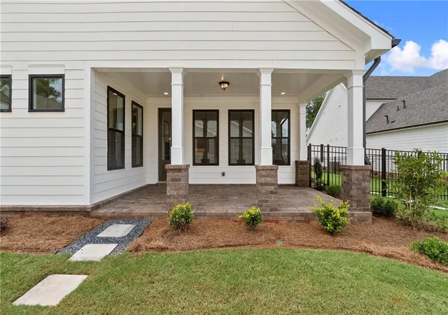 Photo 2 of Single family home for sale at 585 Gavitt Dr, Cumming, GA 30040 | MLS# 7823355 | Listing updated on 2026-09-04
