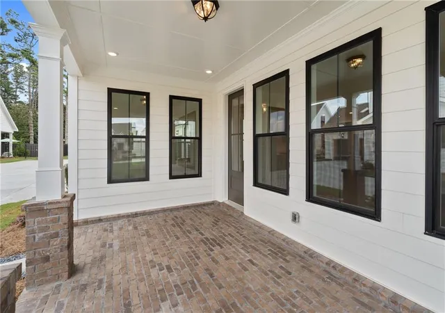 Photo 2 of Single family home for sale at 585 Gavitt Dr, Cumming, GA 30040 | MLS# 7823355 | Listing updated on 2026-09-04