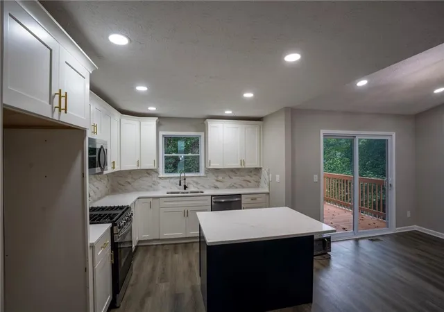 Photo 4 of Single family home for sale at 4318 Buckingham Pl, Duluth, GA 30096 | MLS# 7804139 | Listing updated on 2026-09-16