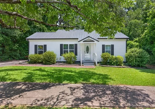 Homes for sale in Winder, GA | 265 3rd Ave, Winder, GA 30680 | MLS# 7797705