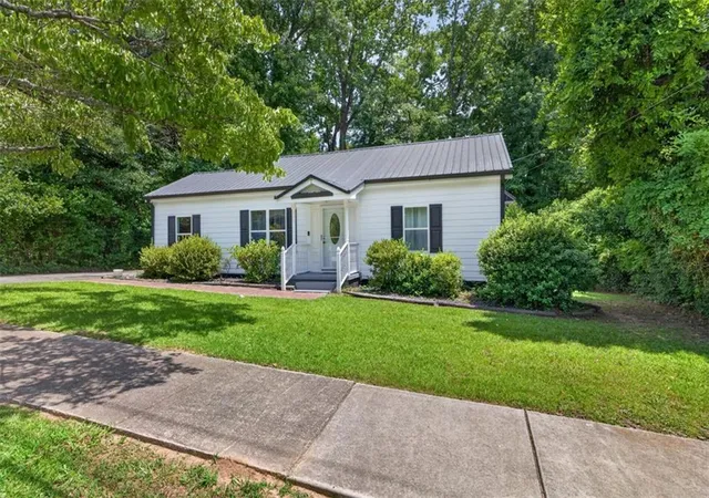 Homes for sale in Winder, GA | 265 3rd Ave, Winder, GA 30680 | MLS# 7797705