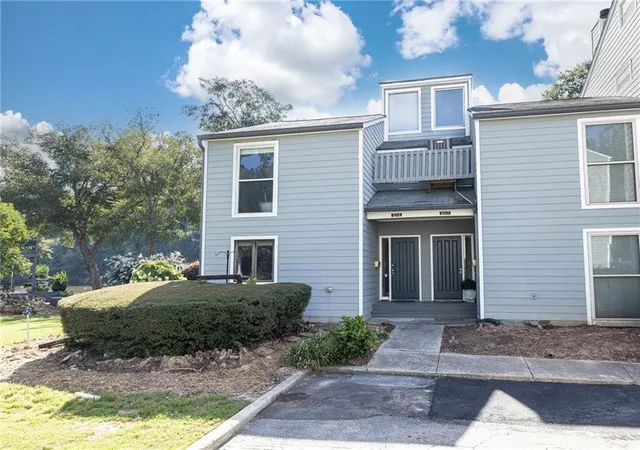 2nd image of 1018 Riverbend Club Dr Se #18, Atlanta, GA 30339 | MLS# 7824475
