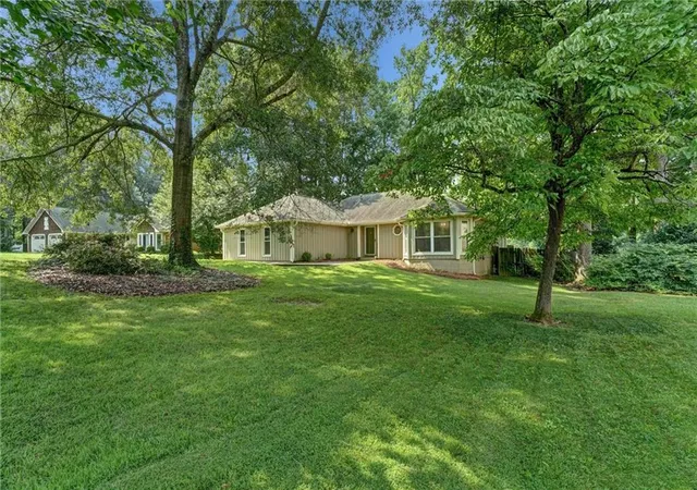 2nd image of 3115 Country Lake Dr, Powder Springs, GA 30127 | MLS# 7807206