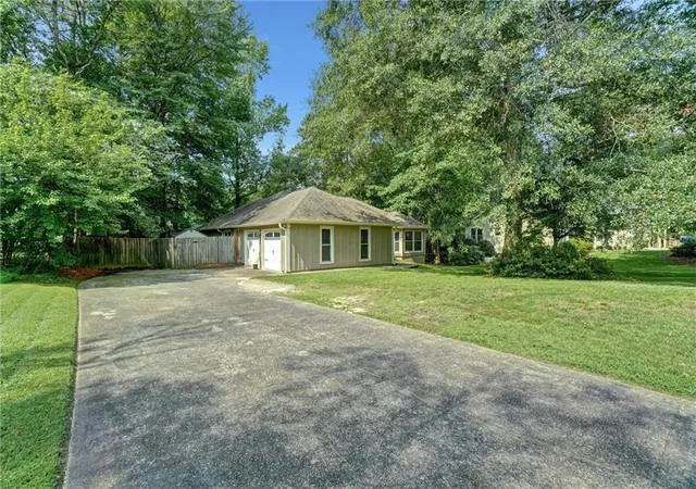 3rd image of 3115 Country Lake Dr, Powder Springs, GA 30127 | MLS# 7807206