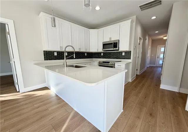 Photo 3 of Townhouse for sale at 401 Bradford St Nw #Unit A, Gainesville, GA 30501 | MLS# 7827515 | Listing updated on 2026-08-28