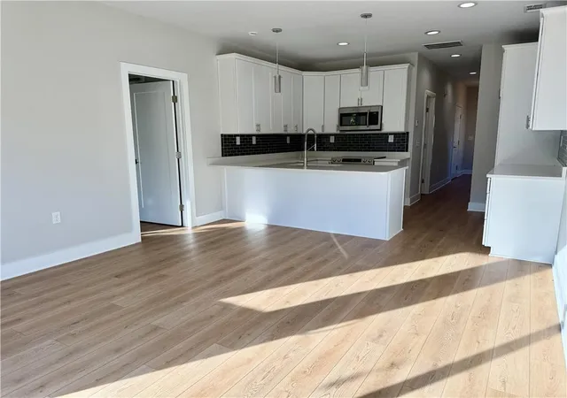 Photo 4 of Townhouse for sale at 401 Bradford St Nw #Unit A, Gainesville, GA 30501 | MLS# 7827515 | Listing updated on 2026-08-28