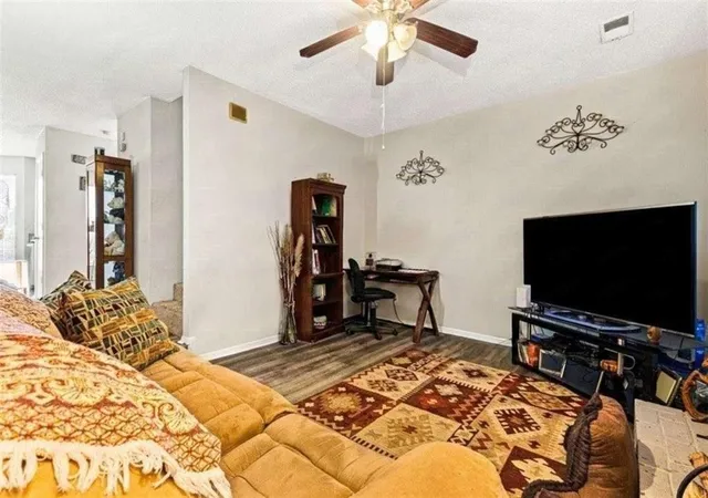 Listing Photo 3 - Condo for sale in building located at 128 Belmonte Dr, Atlanta, GA 30311