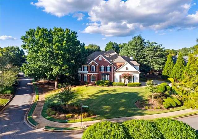 Photo 2 of Single family home for sale at 5005 Rosedown Pl, Roswell, GA 30076 | MLS# 7816369 | Listing updated on 2026-09-14