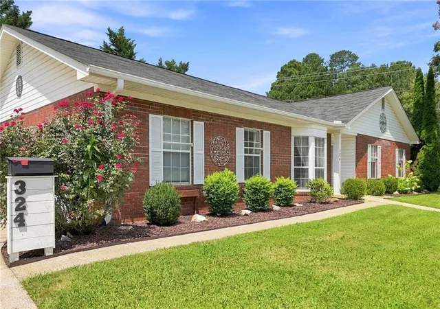 Photo 3 of Sale Pending at 324 S Main St, Jasper, GA 30143 | MLS# 7821619 | Listing updated on 2026-09-30