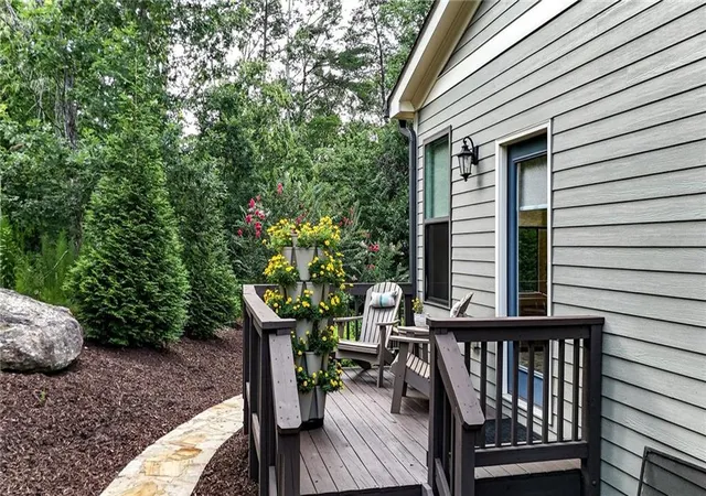 Photo 4 of Single family home for sale at 303 Trappers Blf, Waleska, GA 30183 | MLS# 7806361 | Listing updated on 2026-08-26