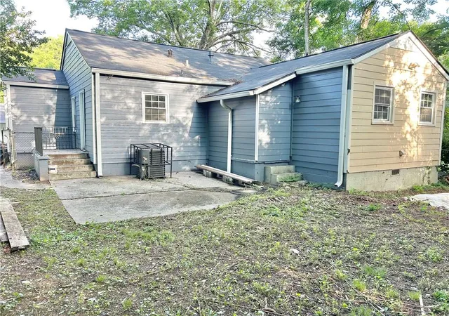 Photo 4 of Sale Pending at 1452 Ryan St SW, Atlanta, GA 30310 | MLS# 7818532 | Listing updated on 2026-09-30