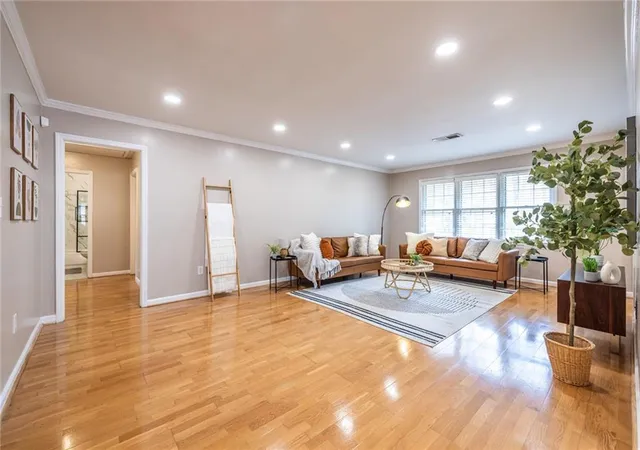 Listing Photo 4 - Condo for sale in building located at 2404 Northlake Ct NE, Atlanta, GA 30345