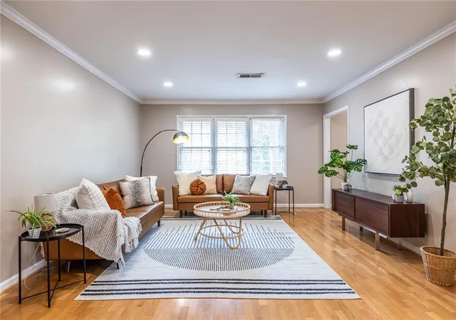Listing Photo 5 - Condo for sale in building located at 2404 Northlake Ct NE, Atlanta, GA 30345