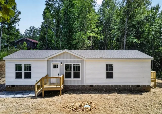 Photo 2 of Sale Pending at 758 Upper Burris Rd, Canton, GA 30114 | MLS# 7828696 | Listing updated on 2026-10-07