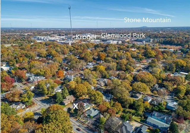 Listing Photo 2 - Condo for sale in building located at 652nd Blvd SE, Atlanta, GA 30312