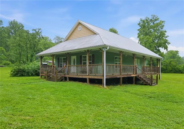 Photo 3 of Single family home for sale at 6924 Warwoman Rd, Clayton, GA 30525 | MLS# 7777497 | Listing updated on 2026-07-17