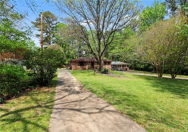 Photo 2 of Sale Pending at 7019 Lakeview Ln, Atlanta, GA 30360 | MLS# 7796381 | Listing updated on 2026-09-08