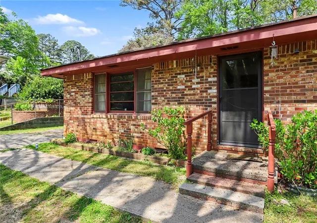 Photo 3 of Sale Pending at 7019 Lakeview Ln, Atlanta, GA 30360 | MLS# 7796381 | Listing updated on 2026-09-08