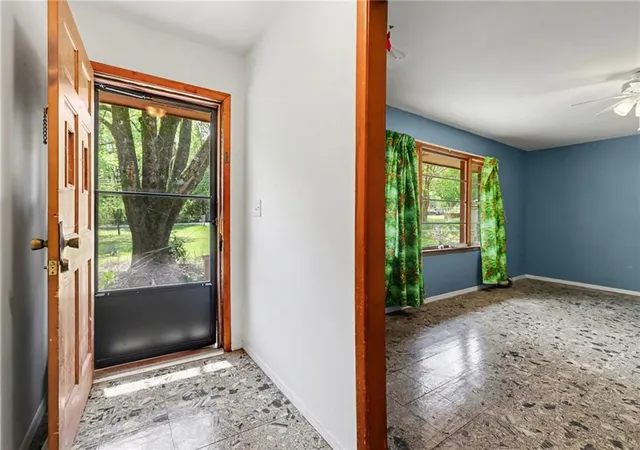 Photo 4 of Sale Pending at 7019 Lakeview Ln, Atlanta, GA 30360 | MLS# 7796381 | Listing updated on 2026-09-08