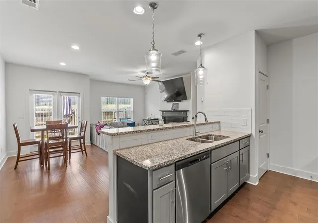 5th image of 1950 Dillon Dr, Lithonia, GA 30058 | MLS# 7751217