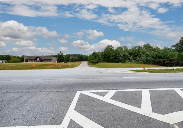 2nd image of 1 Point Dr, Talmo, GA 30575 | MLS# 7467010