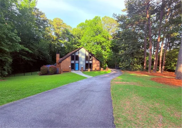 Photo 3 of Single family home for sale at 1605 Saint Tropez Way, Sandy Springs, GA 30350 | MLS# 7784965 | Listing updated on 2026-09-09