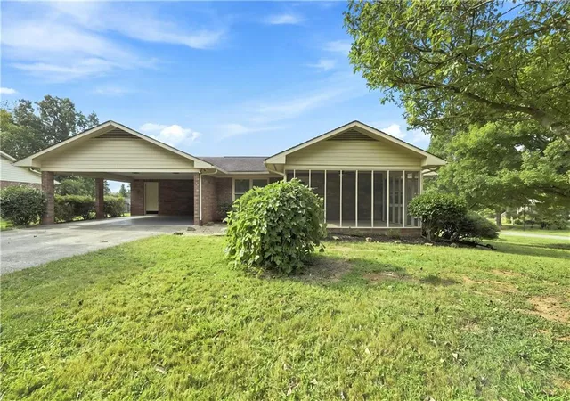 Photo 3 of Single family home for sale at 208 Woodland Cir Se, Calhoun, GA 30701 | MLS# 7828400 | Listing updated on 2026-09-18
