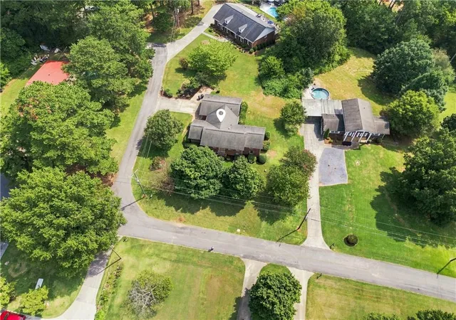 Photo 3 of Single family home for sale at 208 Woodland Cir Se, Calhoun, GA 30701 | MLS# 7828400 | Listing updated on 2026-09-18