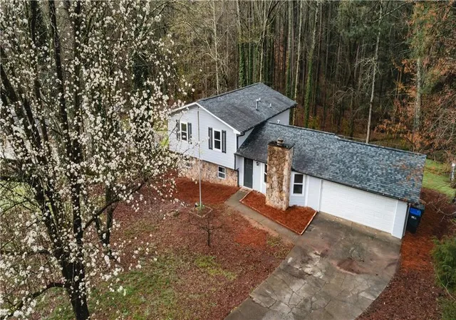 Photo 3 of Single family home for sale at 3043 Fireside Dr, Snellville, GA 30078 | MLS# 7732339 | Listing updated on 2026-09-14
