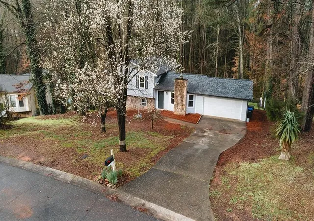 Photo 3 of Single family home for sale at 3043 Fireside Dr, Snellville, GA 30078 | MLS# 7732339 | Listing updated on 2026-09-14