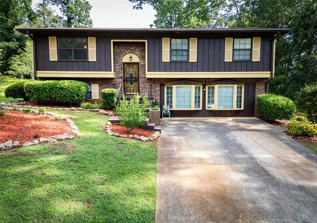Homes for sale in Decatur, GA | 2324 Tarian Dr, Decatur, GA 30034 | MLS# 7780373