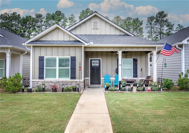 Photo 3 of Single family home for sale at 42 Courtyard Ln, Cartersville, GA 30120 | MLS# 7791500 | Listing updated on 2026-06-30