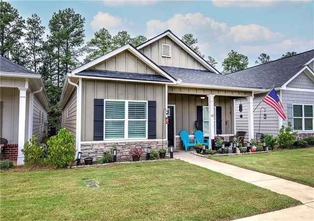 Photo 3 of Single family home for sale at 42 Courtyard Ln, Cartersville, GA 30120 | MLS# 7791500 | Listing updated on 2026-06-30