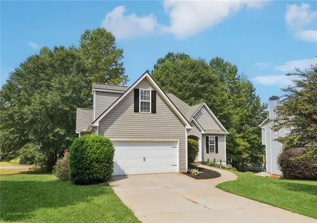 3rd image of 173 Freeman Forest Dr, Newnan, GA 30265 | MLS# 7746454