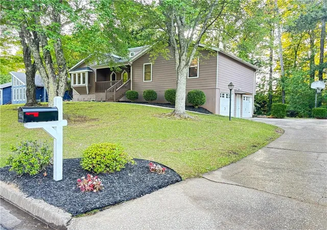 Homes for sale in Snellville, GA | 3521 Birchwood Trl, Snellville, GA 30078 | MLS# 7789558
