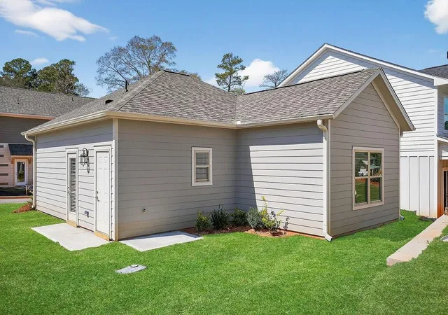 Photo 3 of Single family home for sale at 200 Maddux St, Fayetteville, GA 30214 | MLS# 7731279 | Listing updated on 2026-09-05