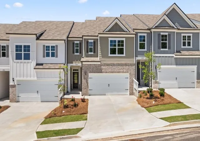 Homes for sale in Gainesville, GA | 1805 Meadow Green Cir, Gainesville, GA 30501 | MLS# 7775302