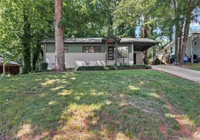 Photo 2 of Single family home for sale at 3010 Pasadena Dr, Decatur, GA 30032 | MLS# 7807119 | Listing updated on 2026-07-26