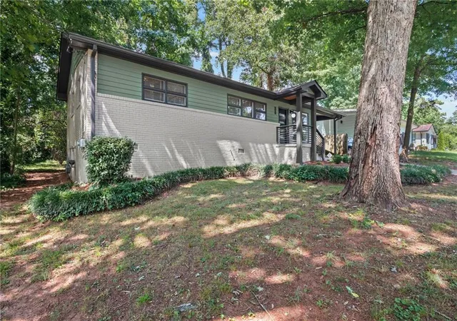 Photo 3 of Single family home for sale at 3010 Pasadena Dr, Decatur, GA 30032 | MLS# 7807119 | Listing updated on 2026-07-26