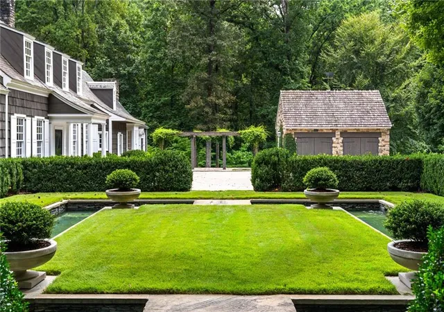 Photo 3 of Single family home for sale at 1727 W Paces Fry Rd Nw, Atlanta, GA 30327 | MLS# 7781547 | Listing updated on 2026-08-21