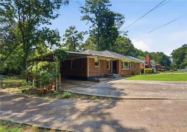 2nd image of 2651 Plantation Dr, Atlanta, GA 30344 | MLS# 7813640